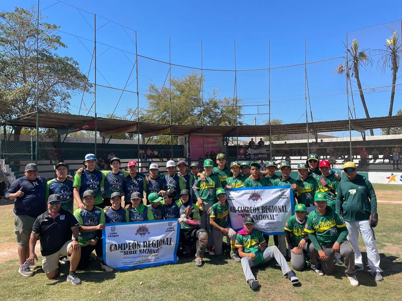 Equipo de beisbol de la categoría 13-14 años de edad de la Liga Teodoro Higuera de Los Mochis, Sinaloa