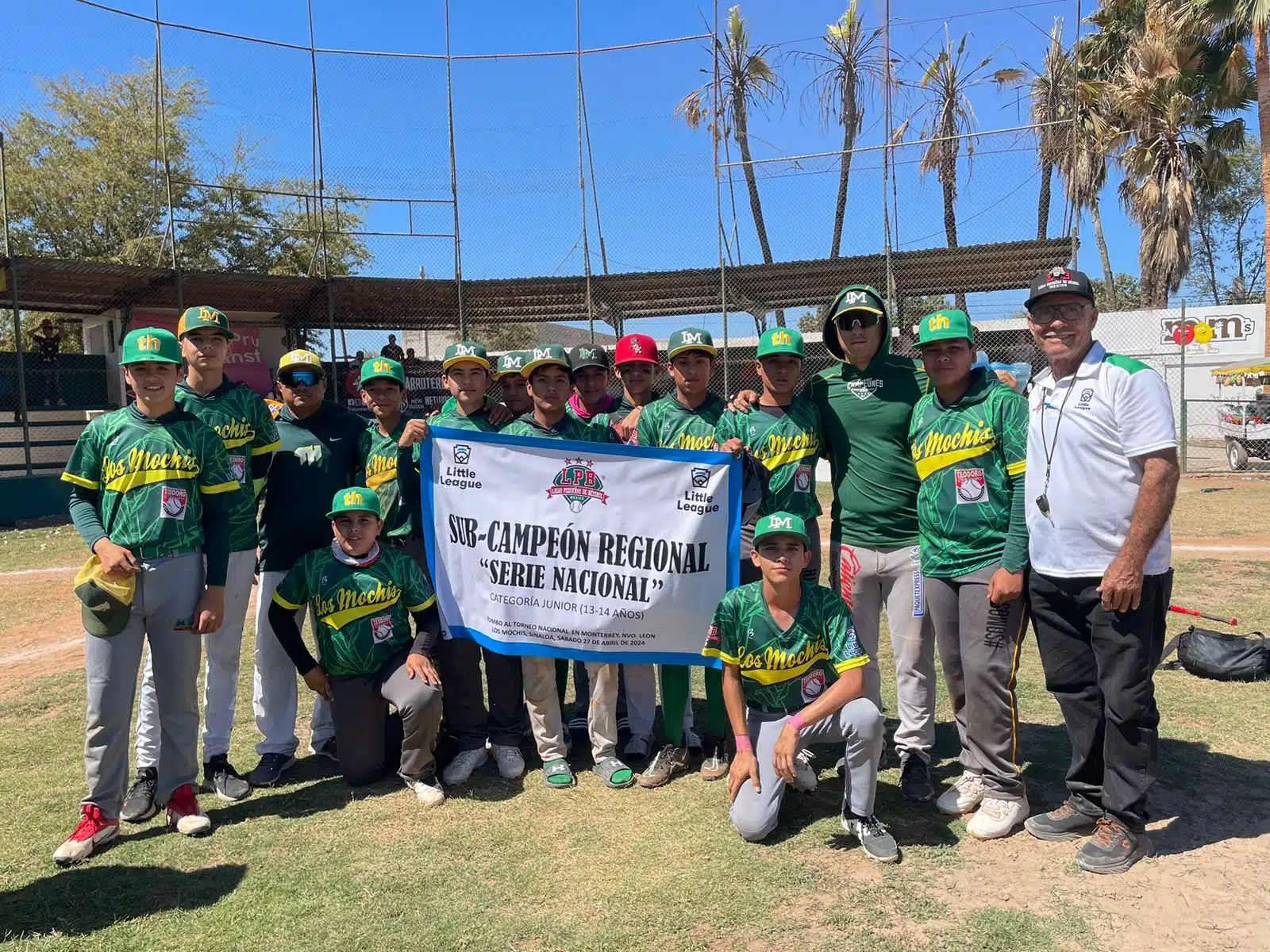 Equipo de beisbol de la categoría 13-14 años de edad de la Liga Teodoro Higuera de Los Mochis, Sinaloa