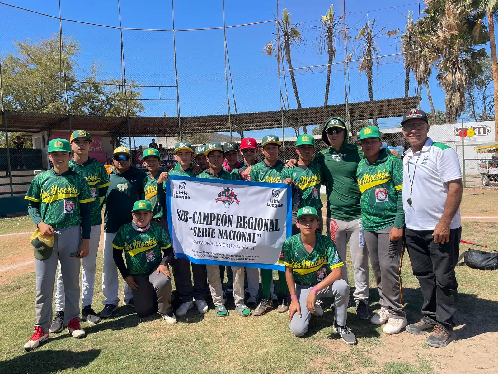 Equipo de beisbol de la categoría 13-14 años de edad de la Liga Teodoro Higuera de Los Mochis, Sinaloa