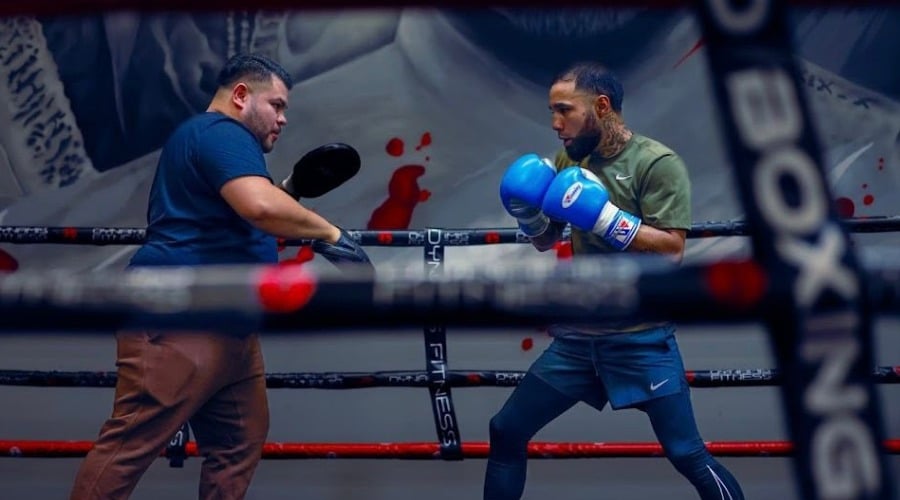 Luis Nery entrenando para su pelea ante Naoya Inoue