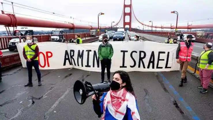 Manifestantes bloquean el Golden Gate; exigen que EU deje de financiar a Israel
