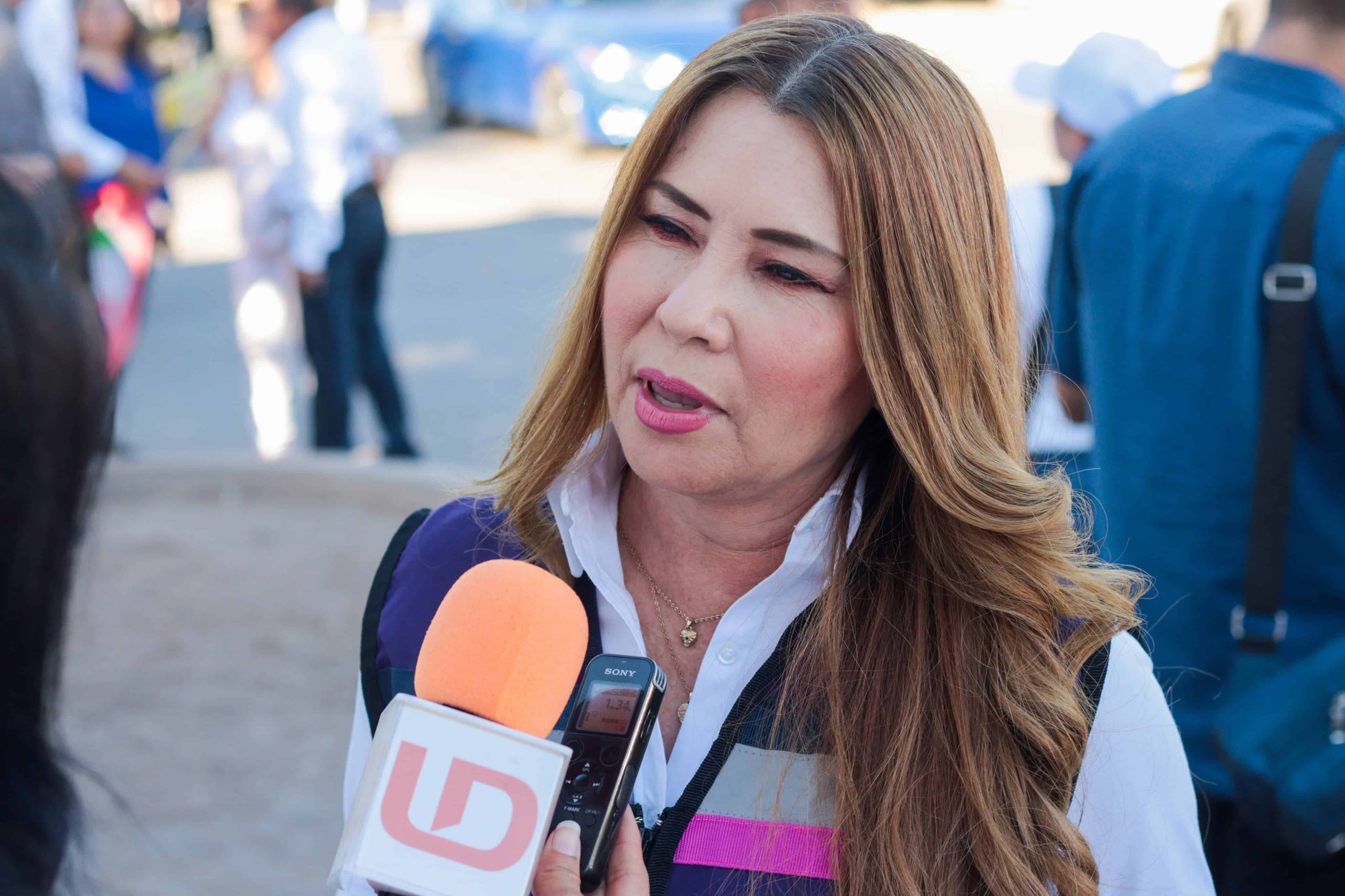 Marivel Castillo en entrevista con Línea Directa en la colonia Rubén Jaramillo en Los Mochis