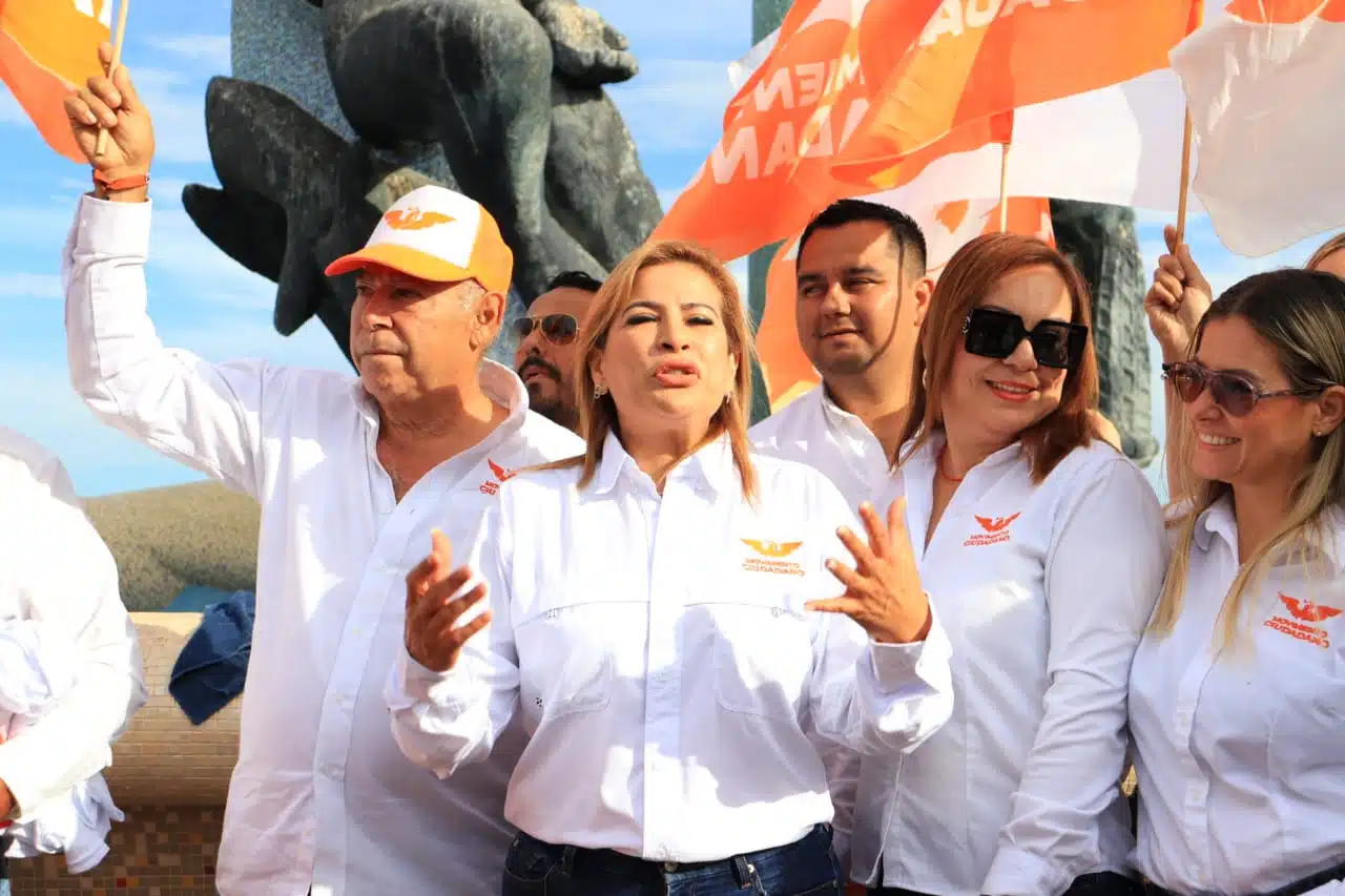 Mi-Lay Quintero Beltrán durante su campaña en calles de Mazatlán