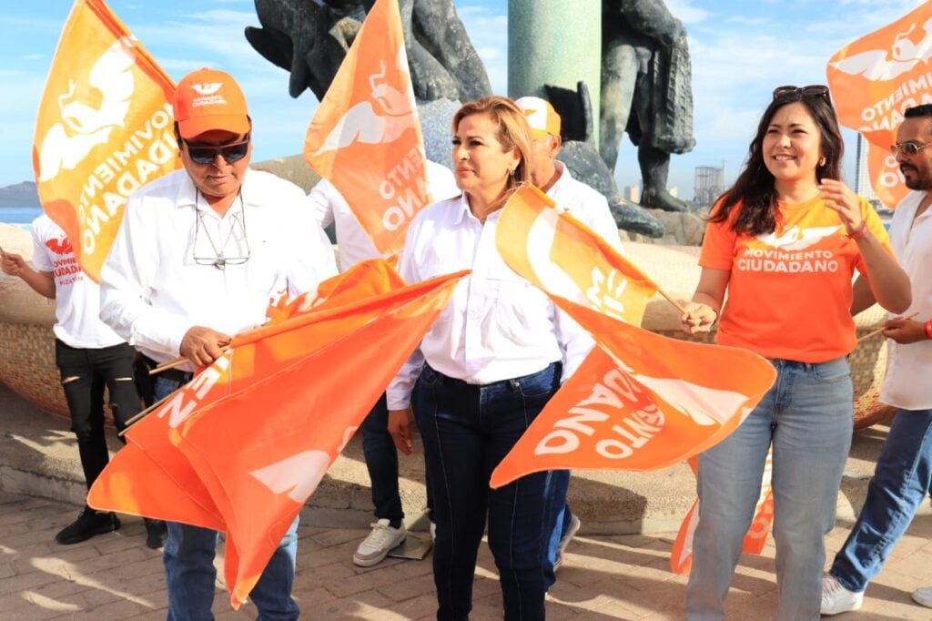 Mi-Lay Quintero Beltrán durante su campaña en calles de Mazatlán