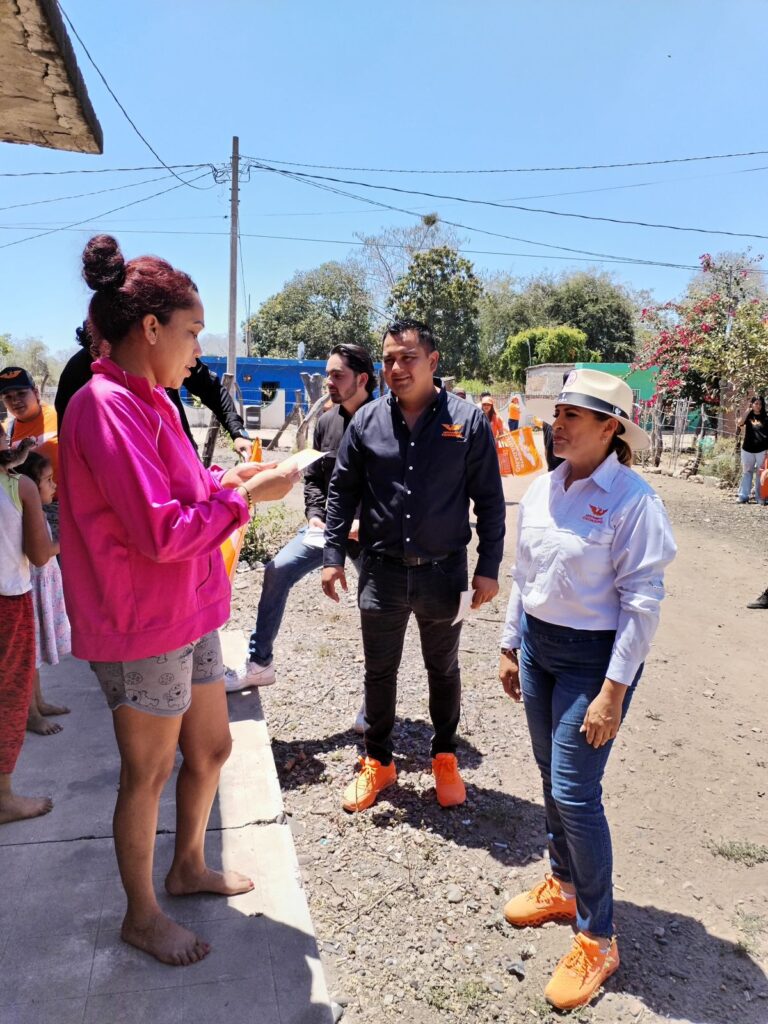 Mi-Lay Quintero hizo un recorrido por la sindicatura de Siqueros y las comunidades de Cofradía y Tecomate de Siqueros