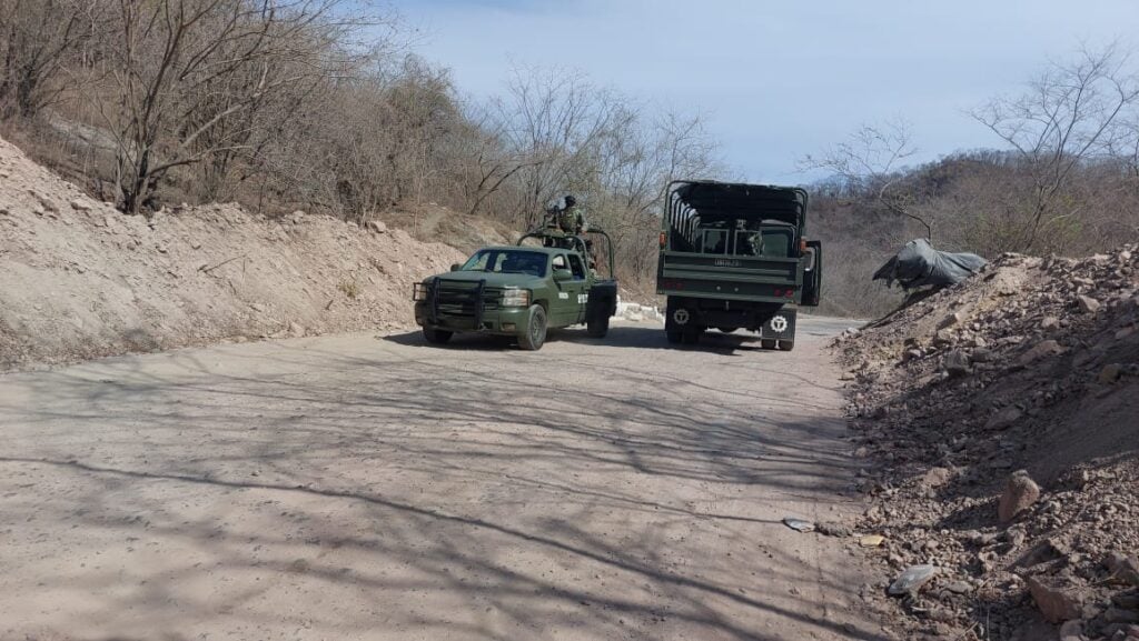 Autoridades civiles y militares en el sitio conocido como La Brecha