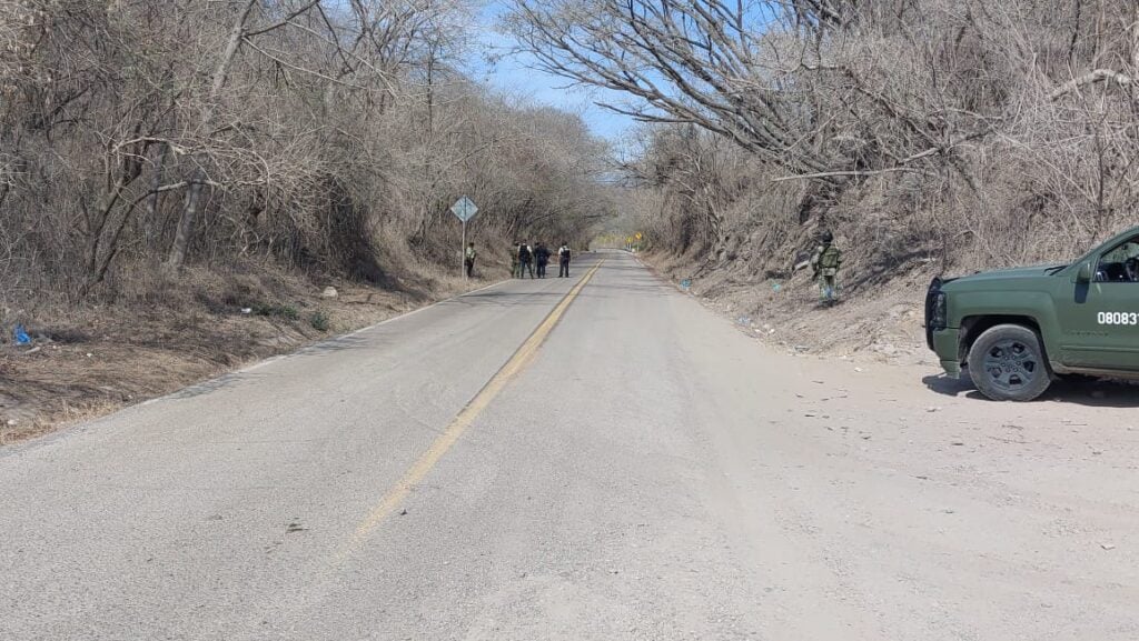 Autoridades civiles y militares en el sitio conocido como La Brecha