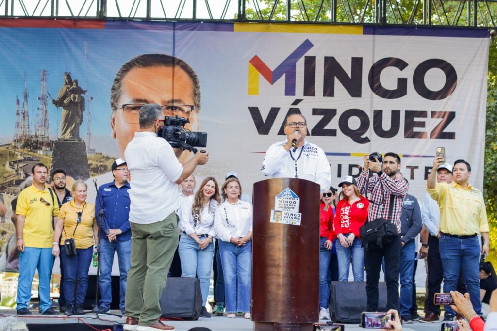 “Mingo” Vázquez se mostró contento del apoyo de quienes acudieron a escuchar sus propuestas.
