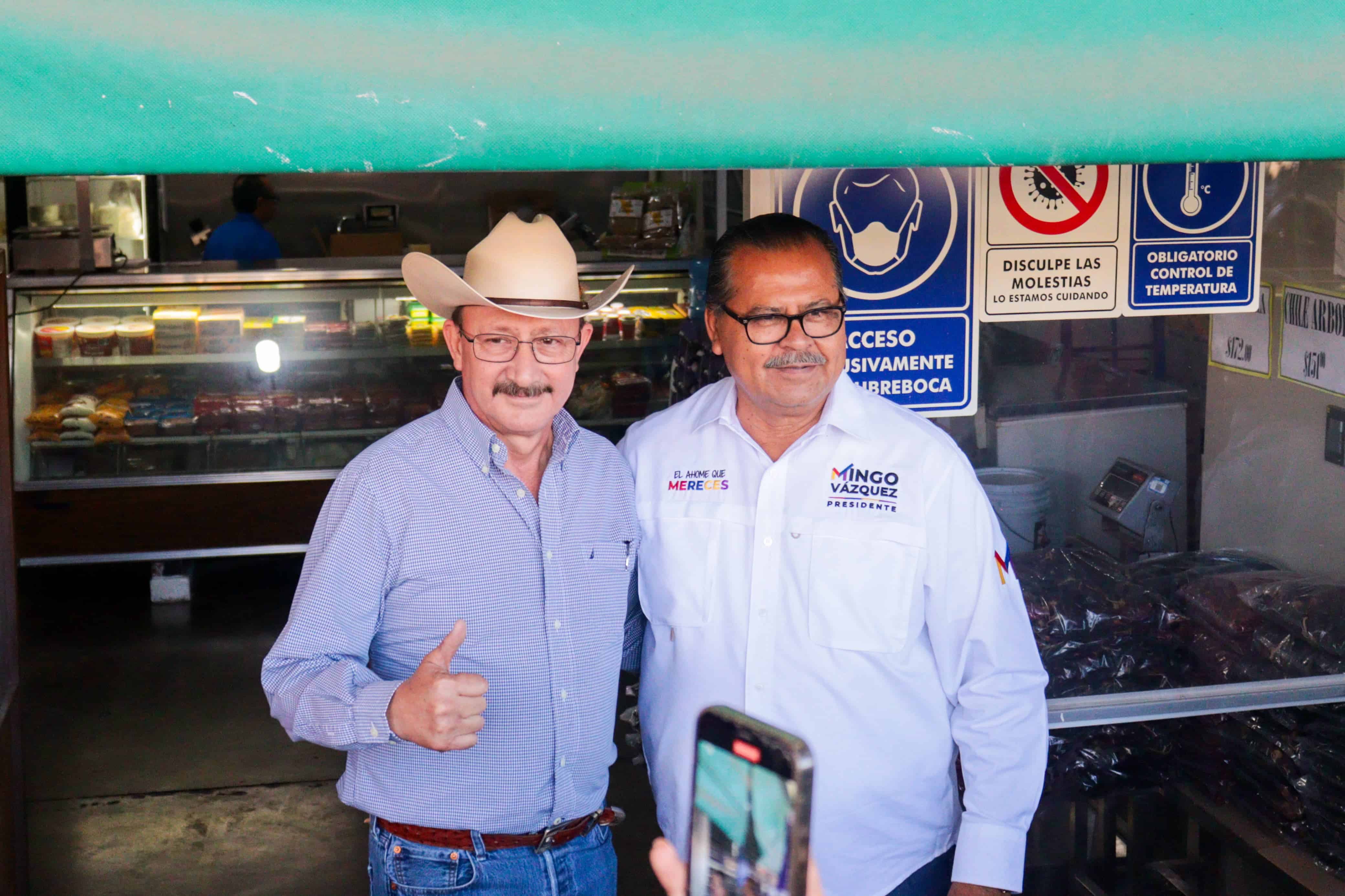 José Domínguez “Mingo” Vázquez Márquez, en recorrido por La Yarda.