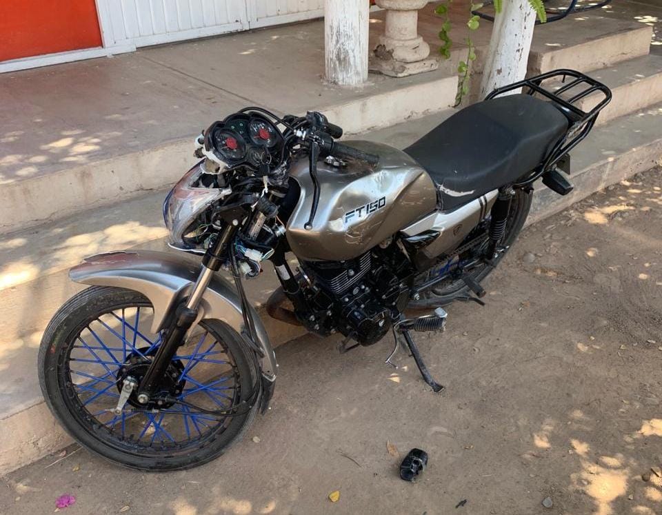 motocicleta Italika, color gris, modelo 2021.