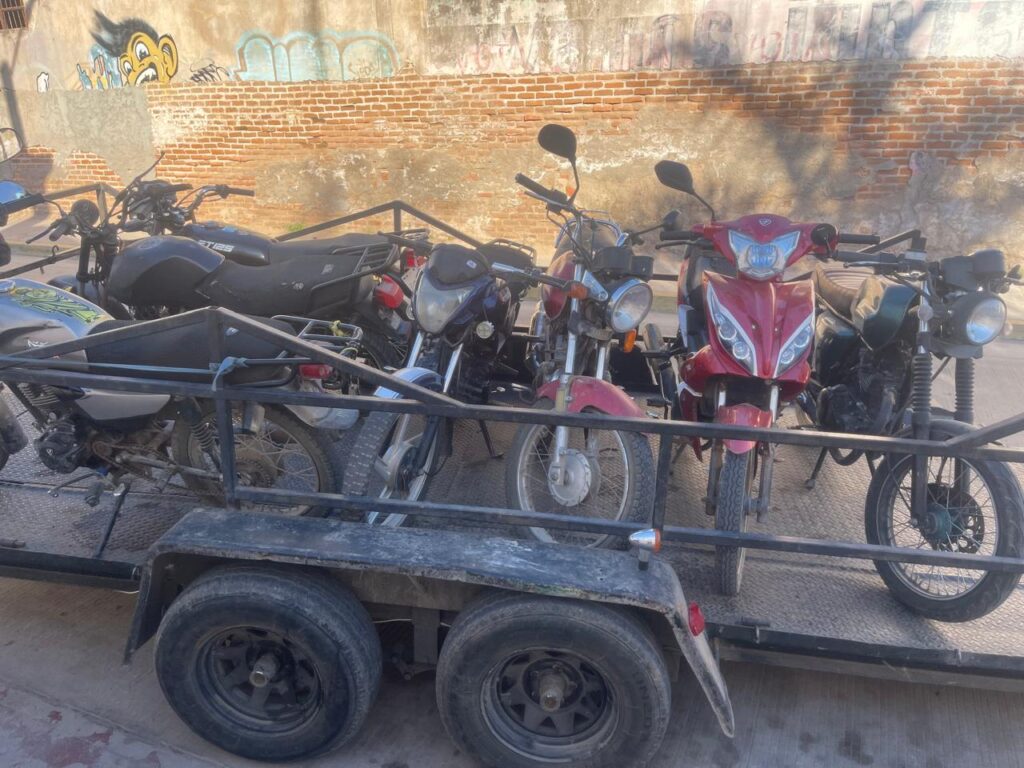 Motocicletas decomisadas en Villa Unión, Mazatlán, por parte de elementos de la Subdirección de Tránsito Municipal