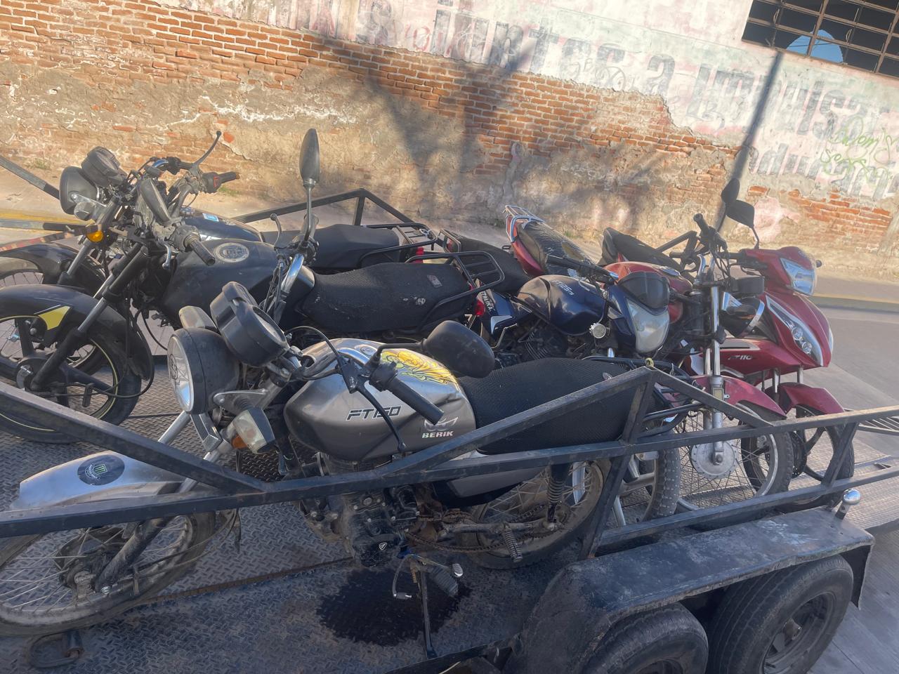 Motocicletas decomisadas en Villa Unión, Mazatlán, por parte de elementos de la Subdirección de Tránsito Municipal