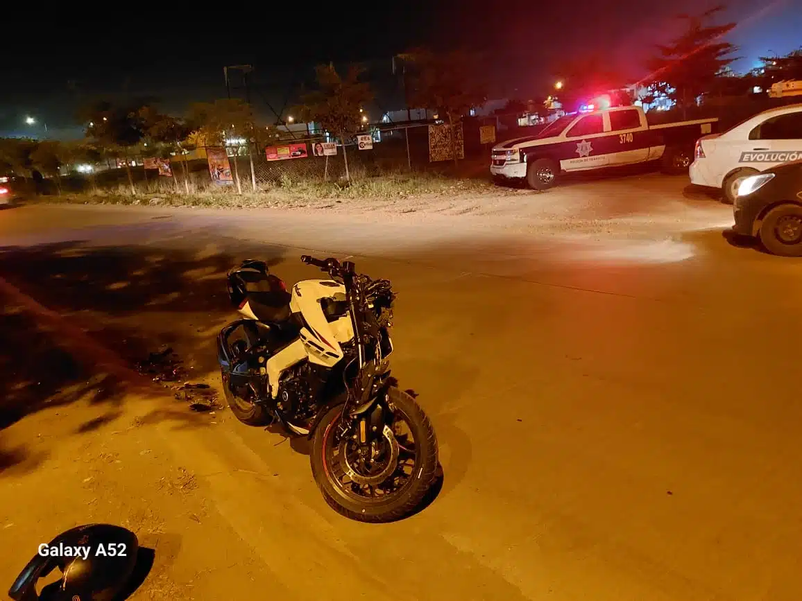 El motociclista fue trasladado a una clínica privada a recibir atención médica.