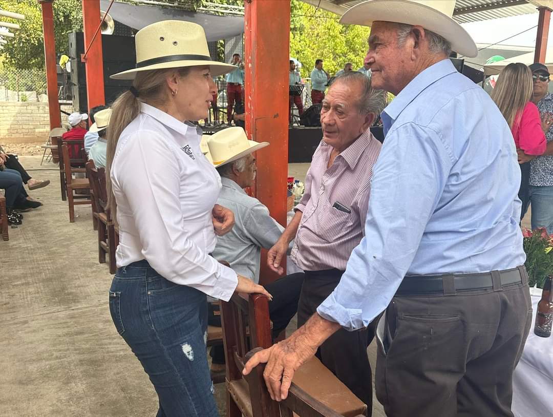 Nadia López Bojórquez, candidata a alcaldesa de Sinaloa municipio, durante su tercer día de campaña