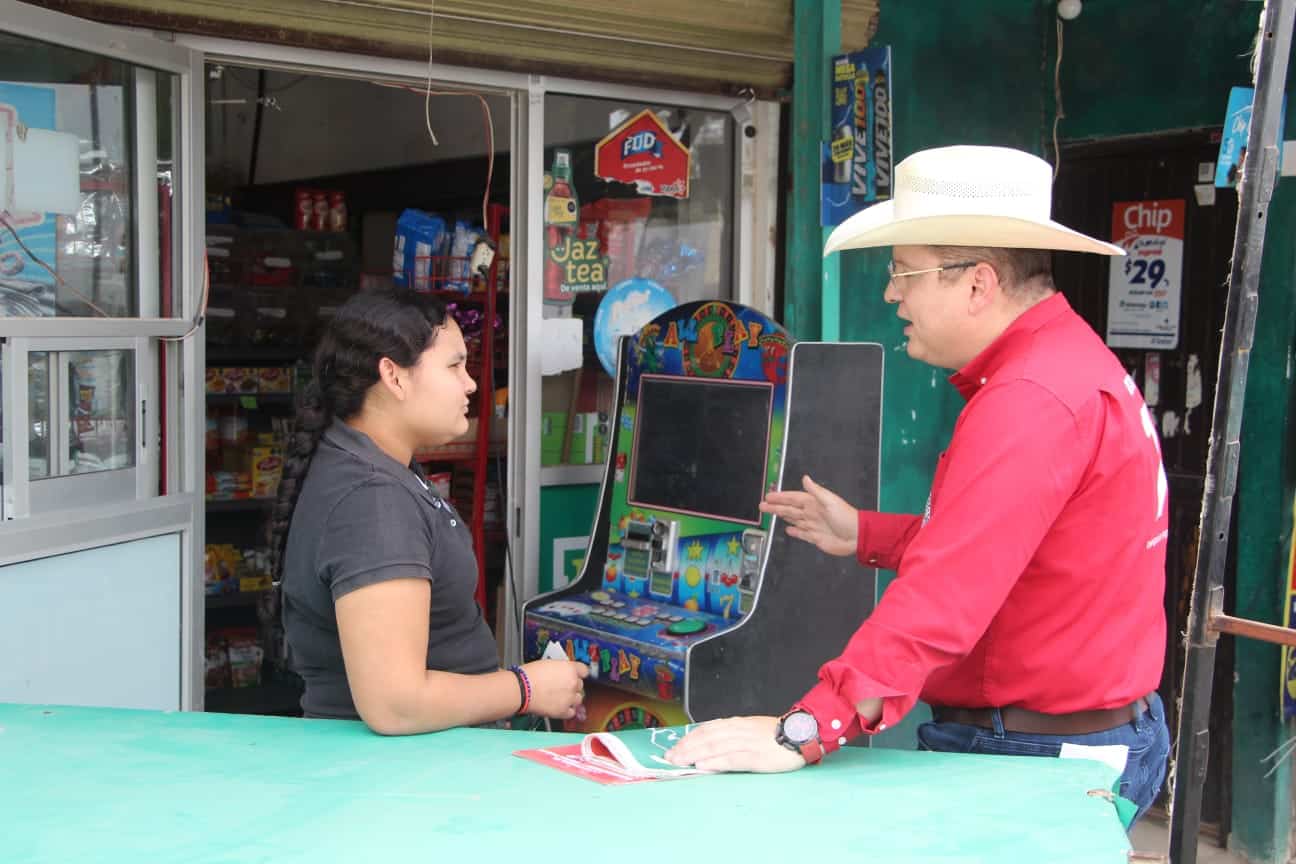 Noé Heredia Ayón, candidato de la coalición Fuerza y Corazón por México a diputado federal por el distrito 07, durante su campaña