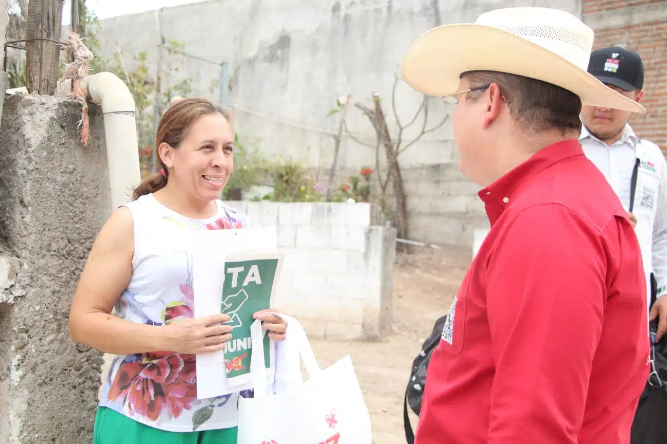 Noé Heredia Ayón, candidato de la coalición Fuerza y Corazón por México a diputado federal por el distrito 07, durante su campaña
