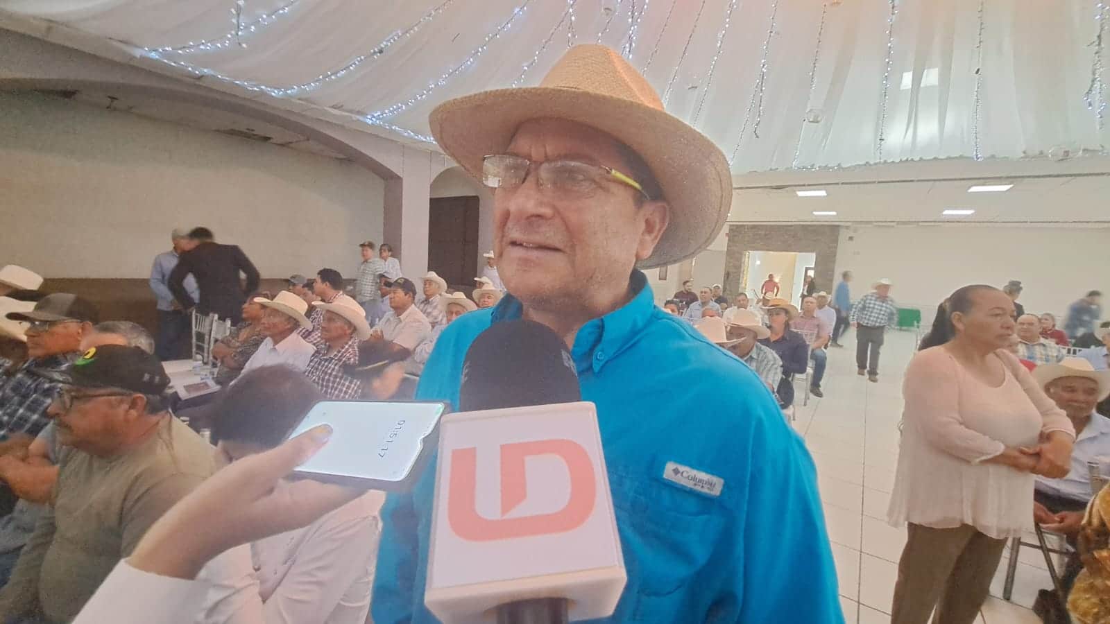 Eucario Ortiz Castro con medios de prensa