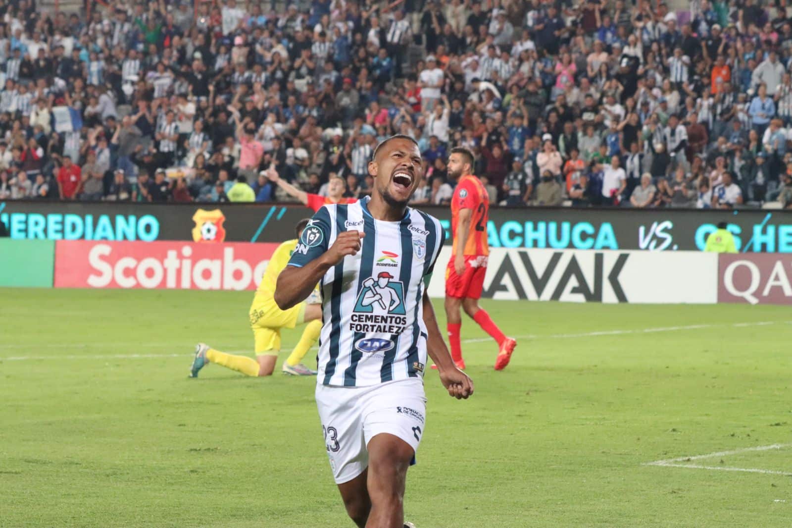Fotografías del juego entre Pachuca y Herediano