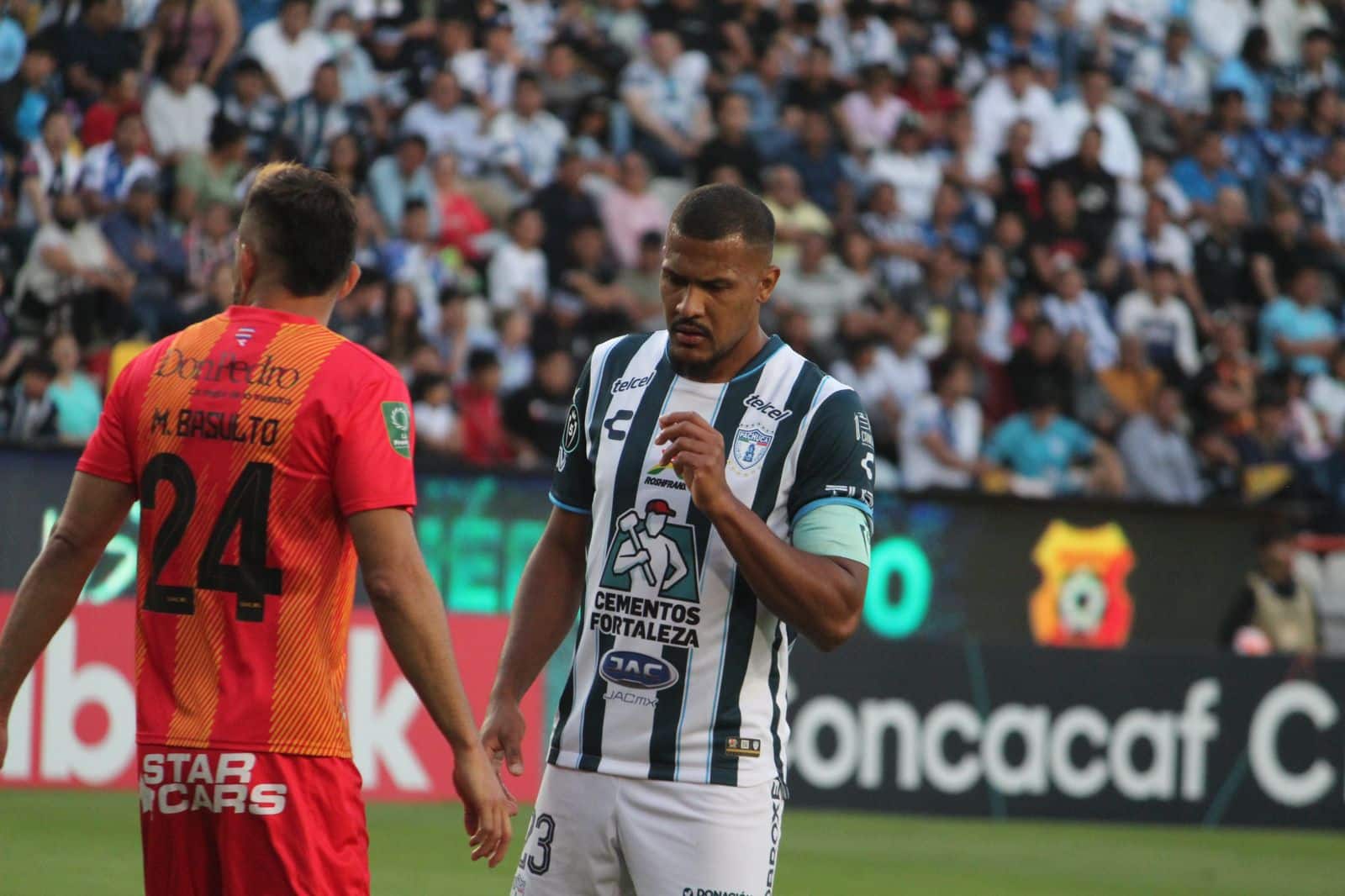Fotografías del juego entre Pachuca y Herediano