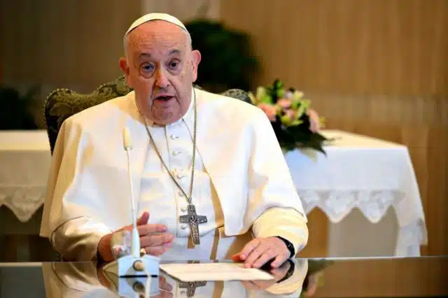Papa Francisco llama a evitar una escalada del conflicto en Oriente Medio
