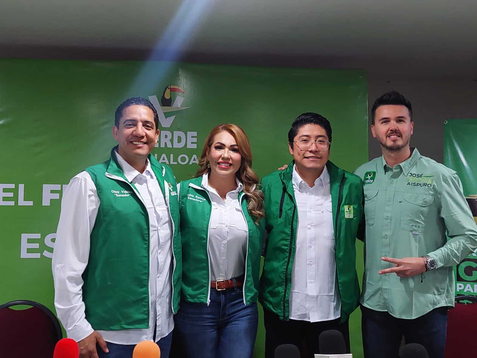 Jesús Valdés Palazuelos, Nubia Ramos Carbajal, Adrián Bonilla Brito y José Aispuro