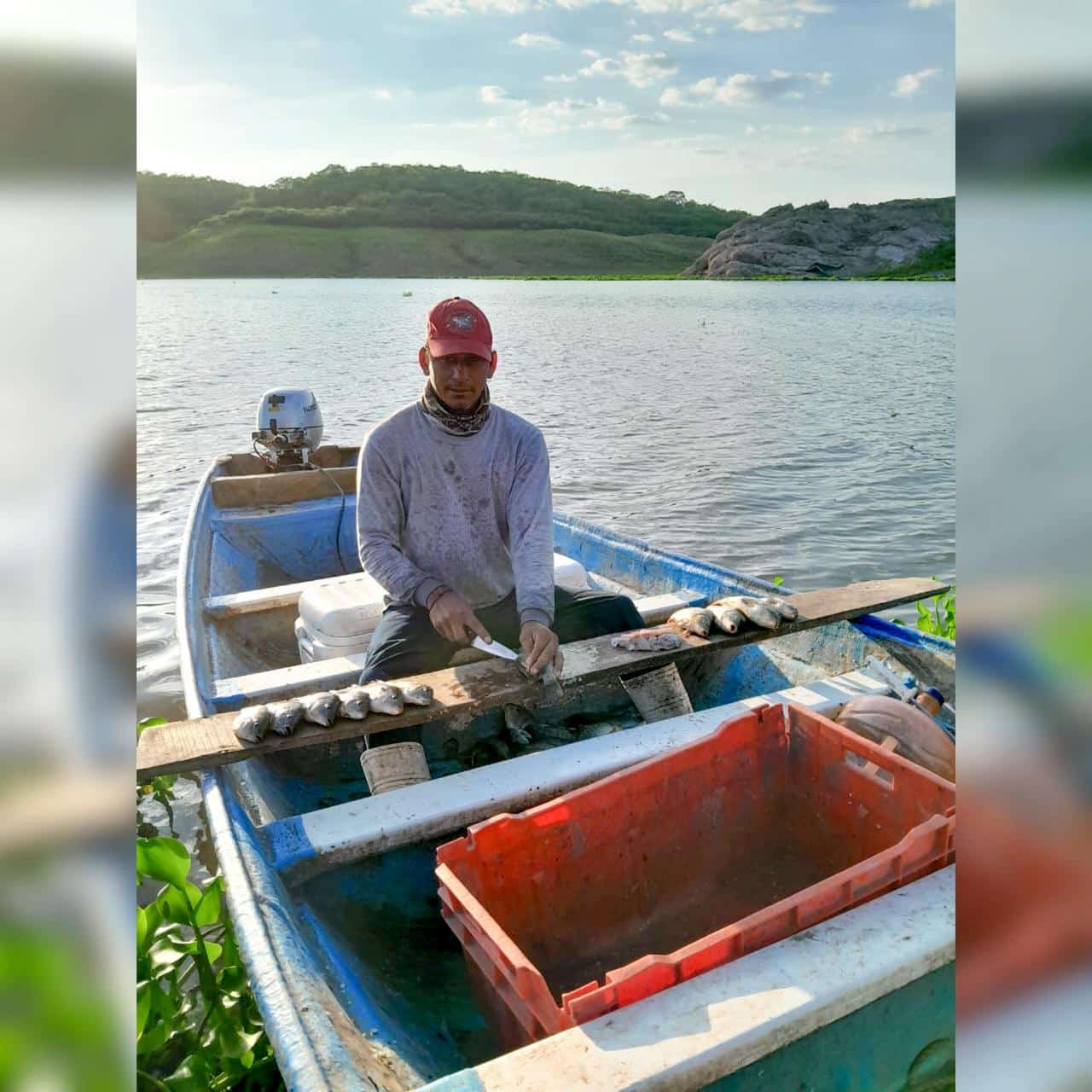 Pescador en la presa El Varejonal en Badiraguato