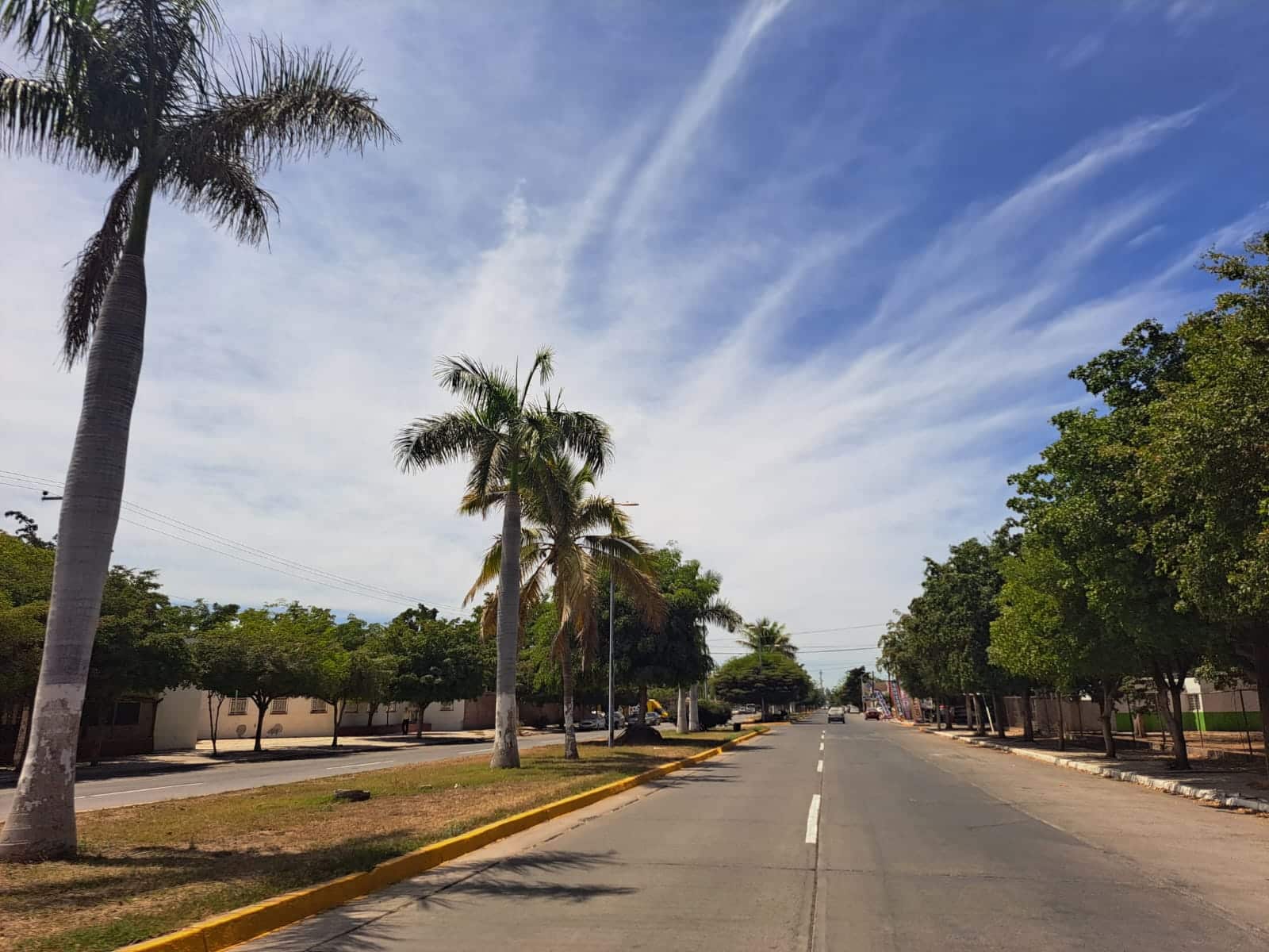 Poco trafico en Guasave este lunes ocho de abril.