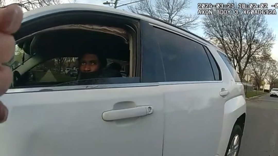 Policía de Chicago dispara 96 ocasiones contra hombre; investigan abuso