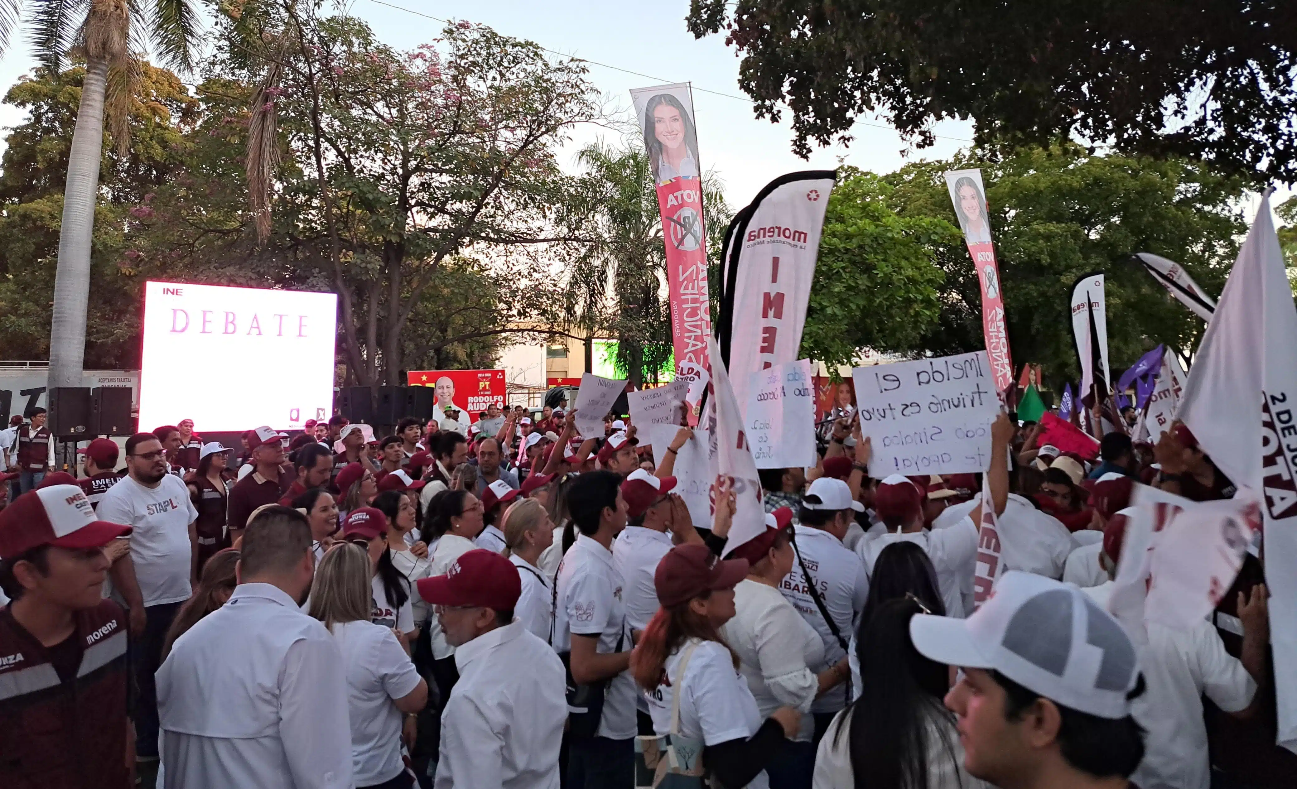 Porras durante el debate en el INE en Culiacán