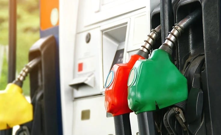 El precio de la gasolina llegó a los 25.49 pesos.