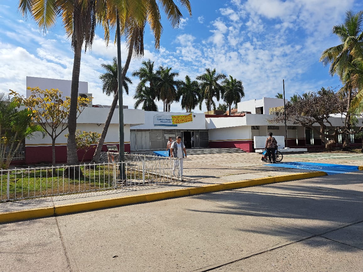 protesta de trProtesta de trabajadores del Issste en Mazatlán 