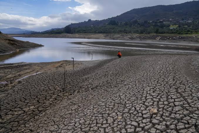 Racionan agua en Bogotá ante sequia de embalses, la situación es crítica