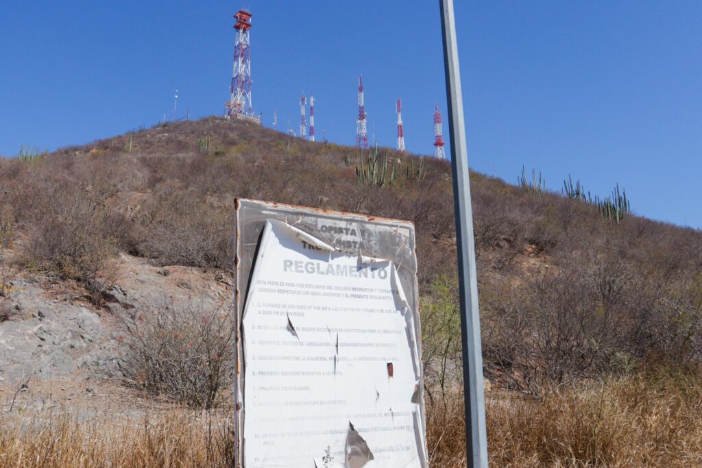 Reglamento en la ciclovía del Cerro de la Memoria en Los Mochis