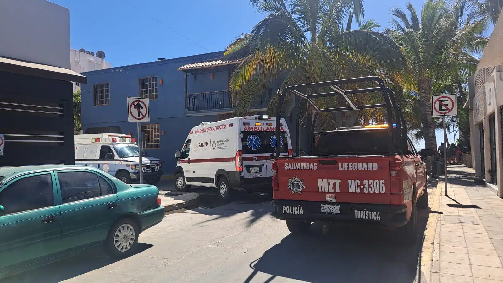 Elementos de Salvamento Acuático, Protección Civil Municipal y Bomberos Veteranos Mazatlán realizaron el rescate de tres personas.