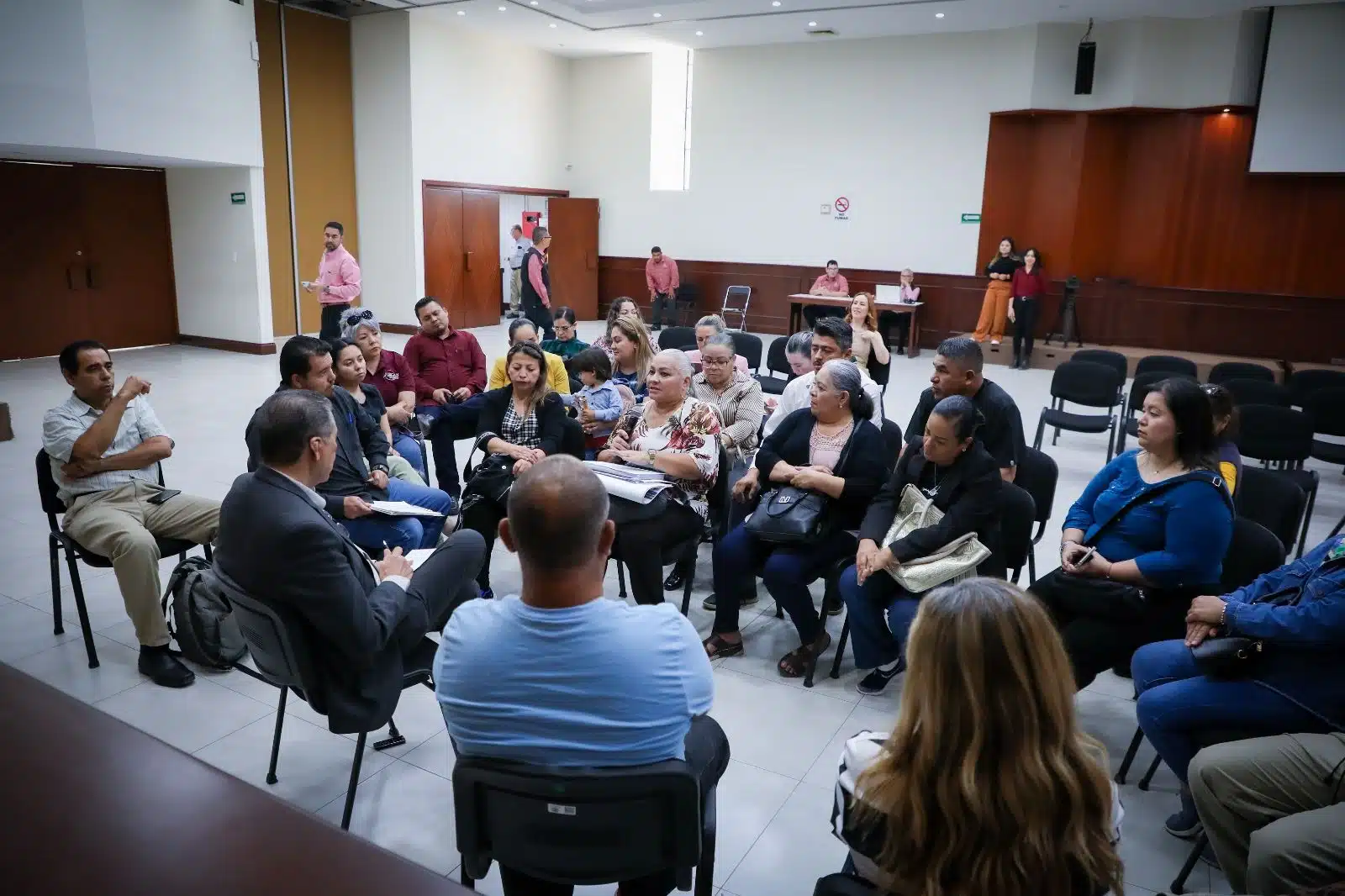Reunión de trabajadores de la Salud con Feliciano Castro Meléndrez en Culiacán