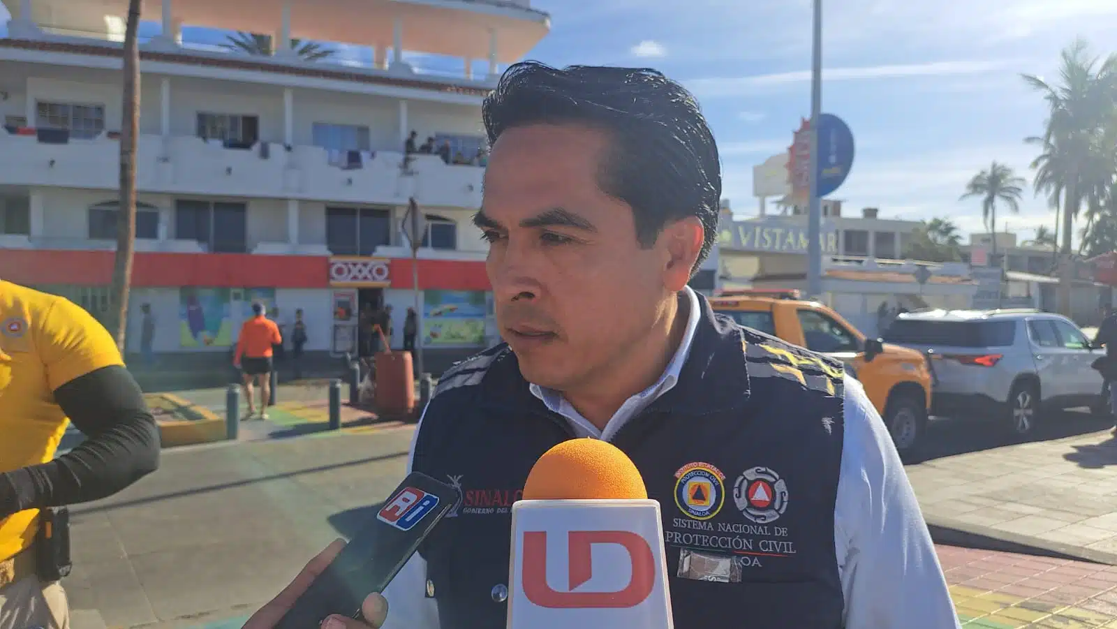 Roy Navarrete Cuevas en entrevista con Línea Directa en Mazatlán