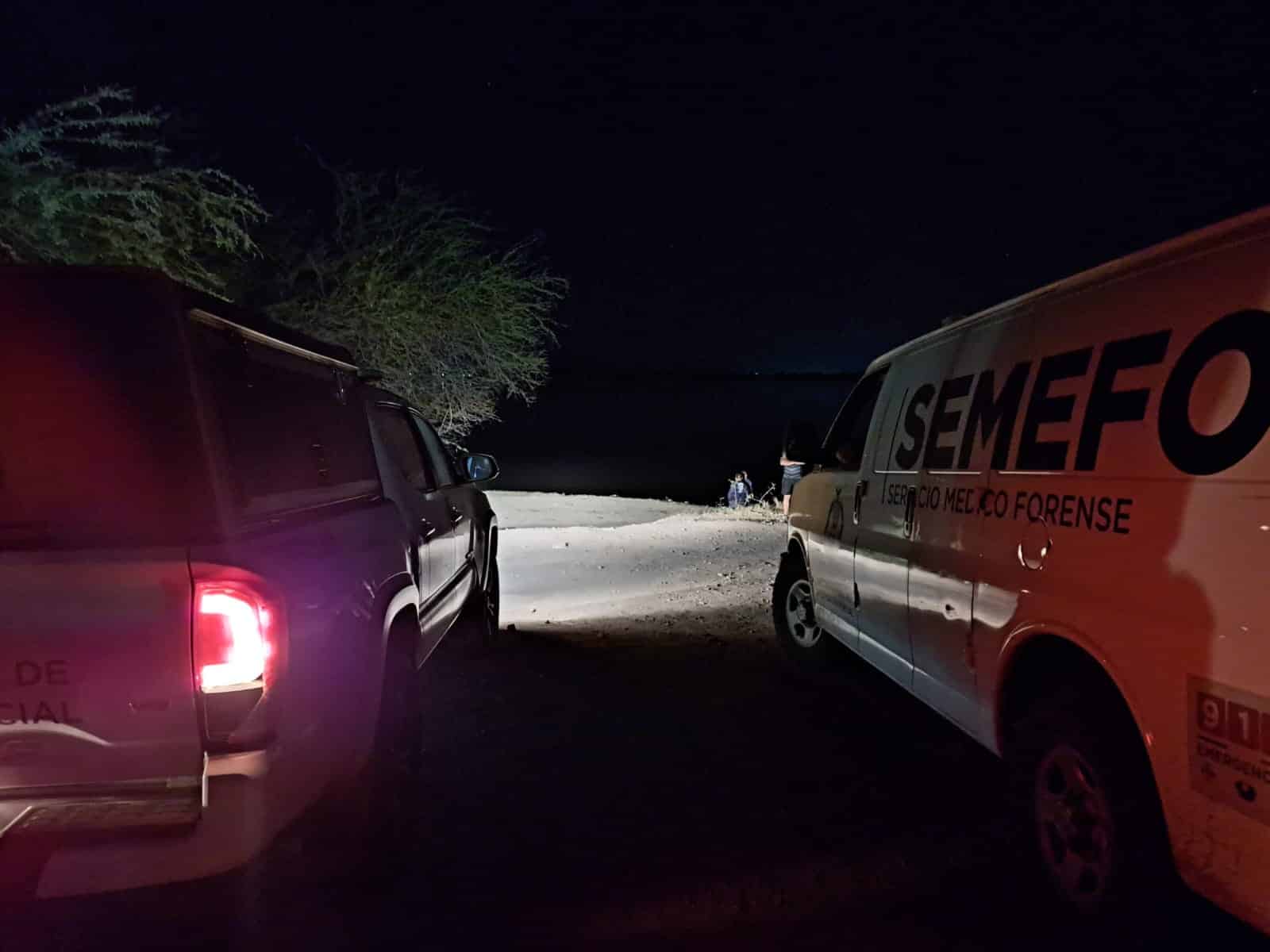 Camioneta de SEMEFO de la FGE en el lugar donde un elemento de la Guardia Nacional perdió la vida en Culiacán
