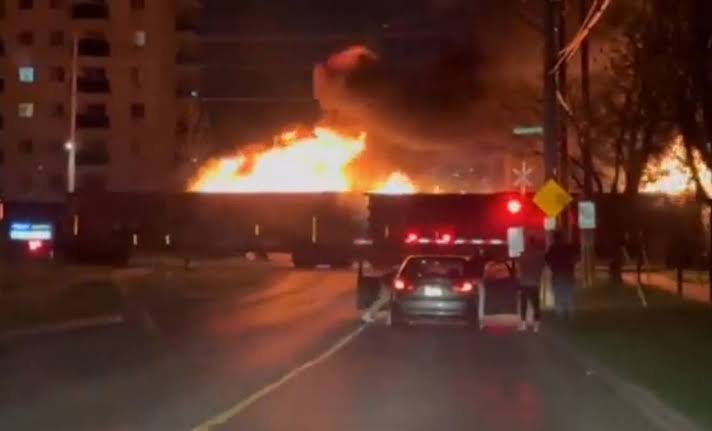 Se viraliza tren en llamas circulando por Canadá; no hay heridos