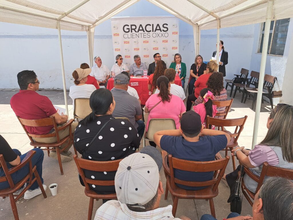 Jesús Sergio Leal Valenzuela, presidente de Shriners del Estado de Sinaloa IAP recibe donativo