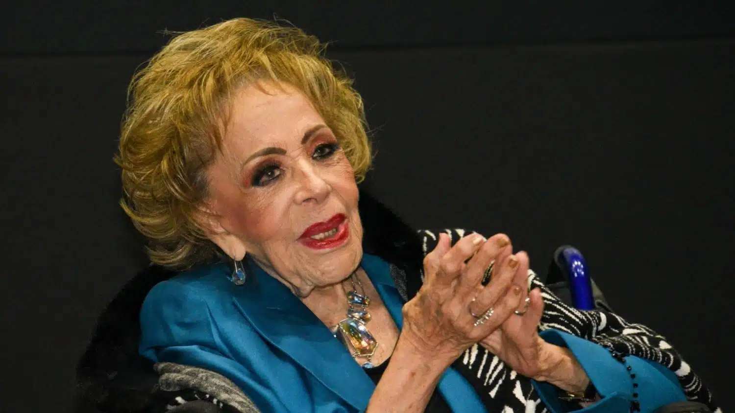 Silvia Pinal reaparece durante homenaje por sus 75 años de trayectoria