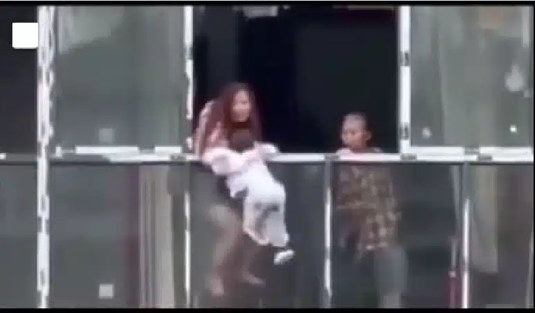 Tras discusión con su suegra, mujer arroja a su hijo desde el piso 22 de un edificio