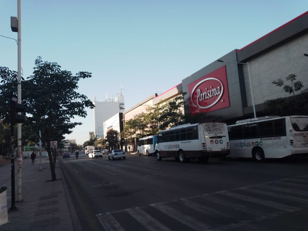 Trasporte en zona centro de Culiacán.
