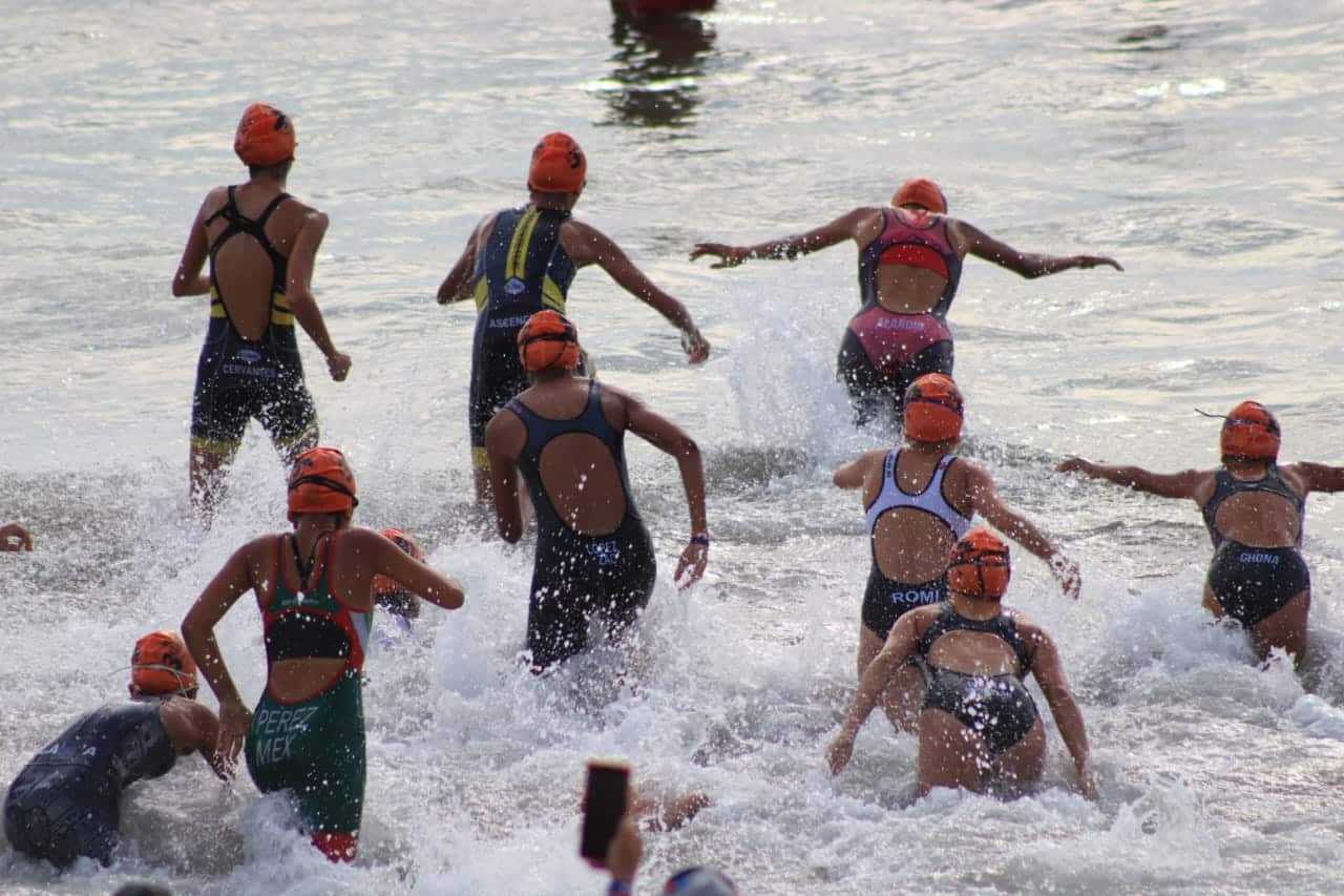 Arranque del Triatlón Internacional AsTri Red Petroil 2024.