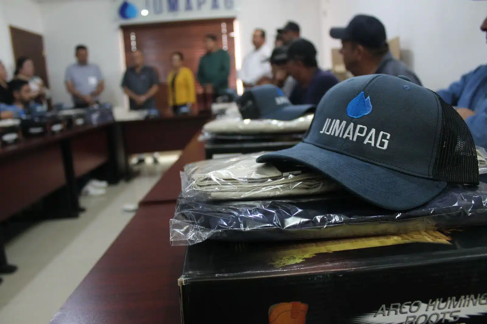 Uniformes a trabajadores de la Jamapag