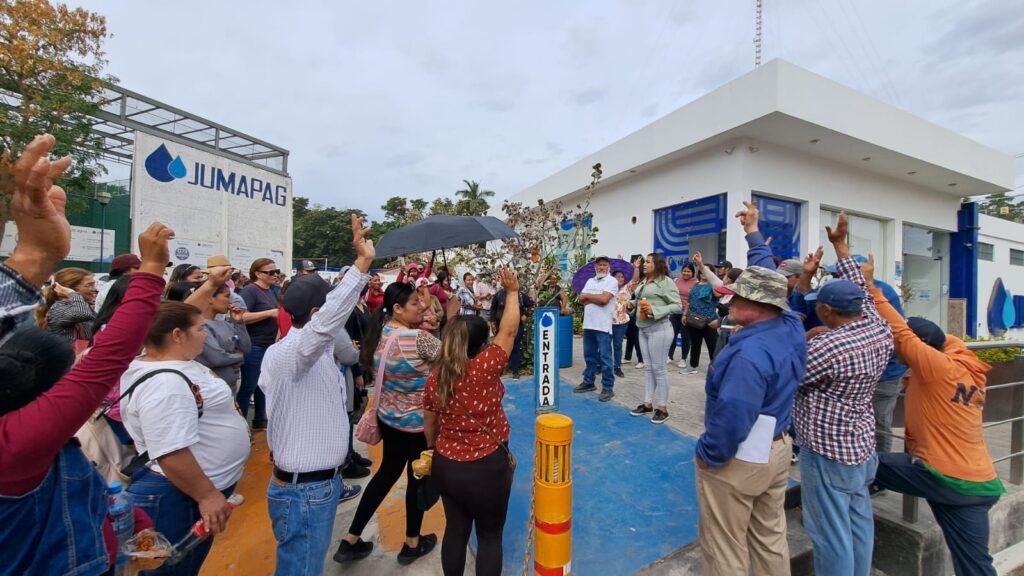 Manifestación de vecinos de Ruiz Cortines en la Jumapag
