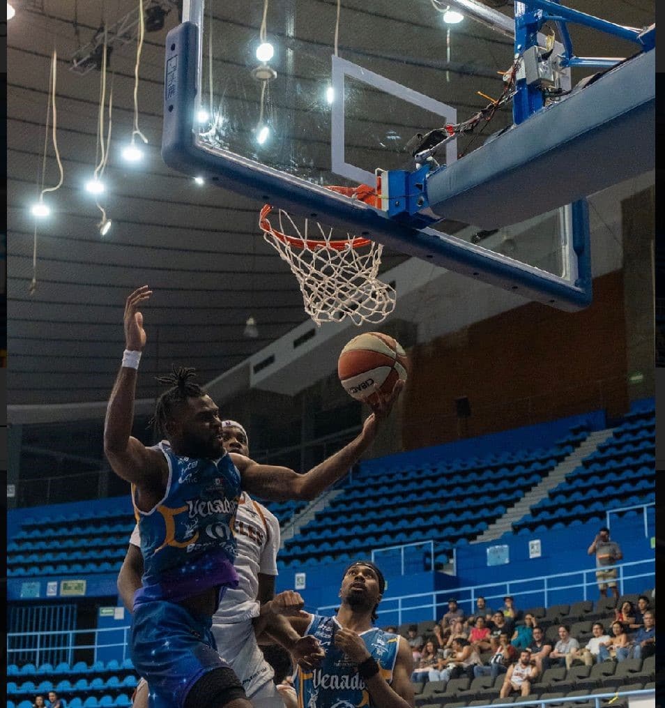 Venados Basketball venció 99-90 a Los Ángeles.