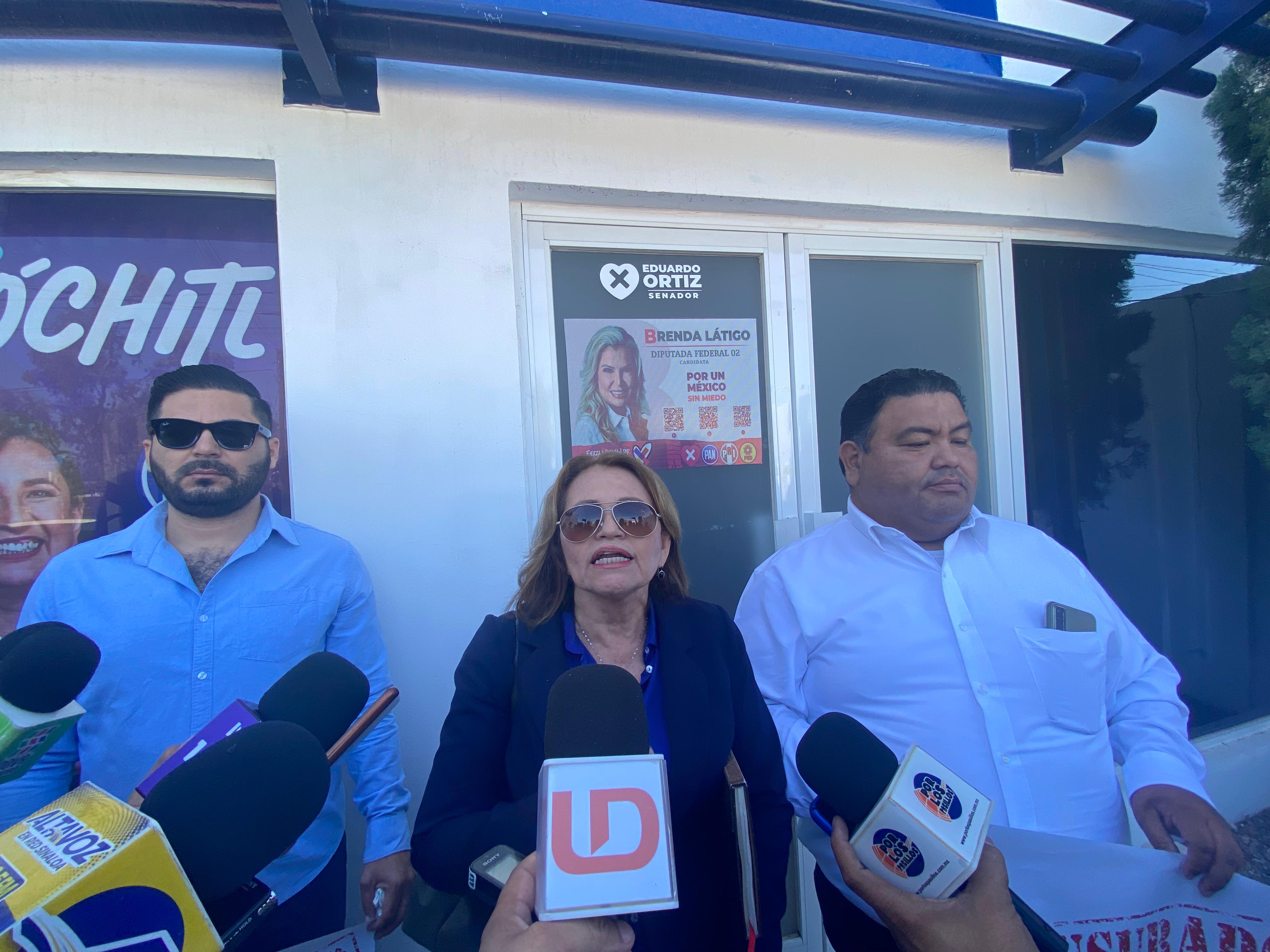 personas manifestándose 