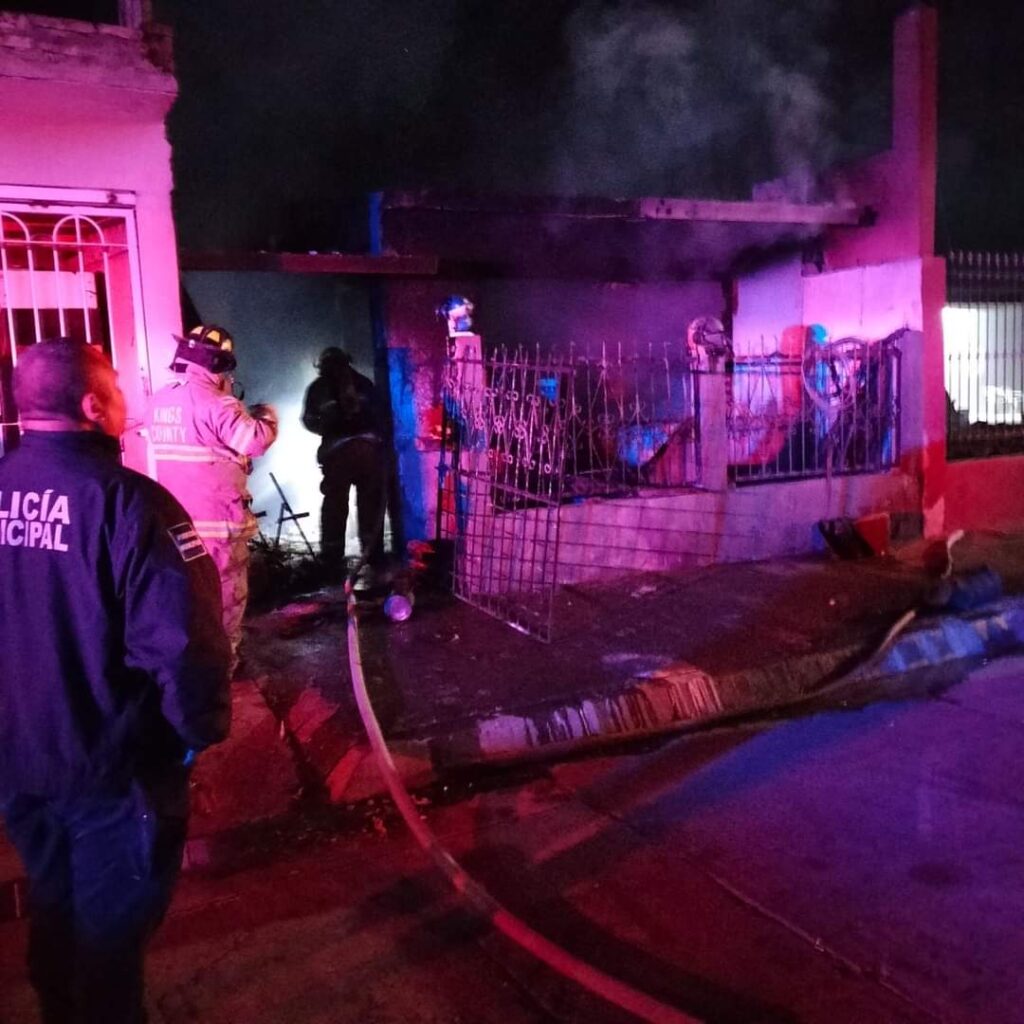 Casa incendiada en Los Mochis