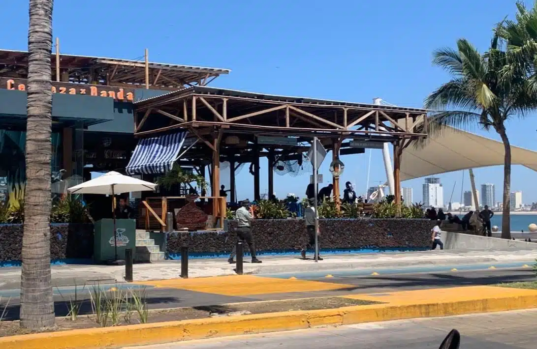 Restaurante de playa en Mazatlán.