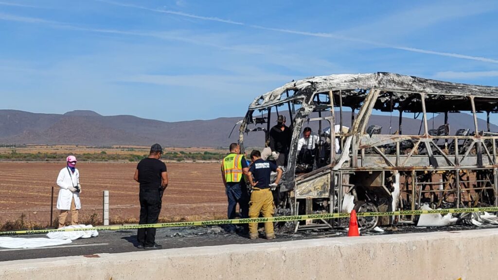 autobús Elite tras incendio y accidente